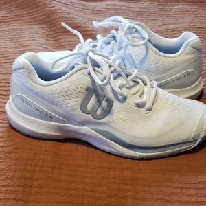 Women's Wilson tennis court sneakers size 7.5
